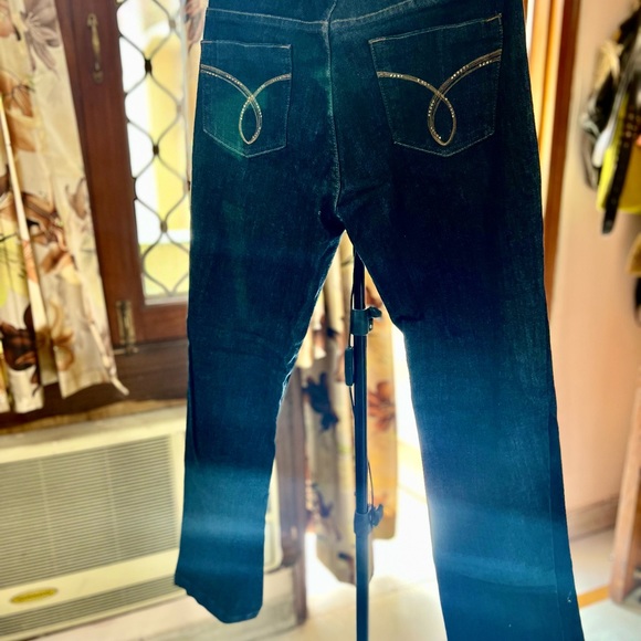 Summer Special Calvin Klein Straight Leg Slimming Denim Jeans in Size 28 - Picture 4 of 16